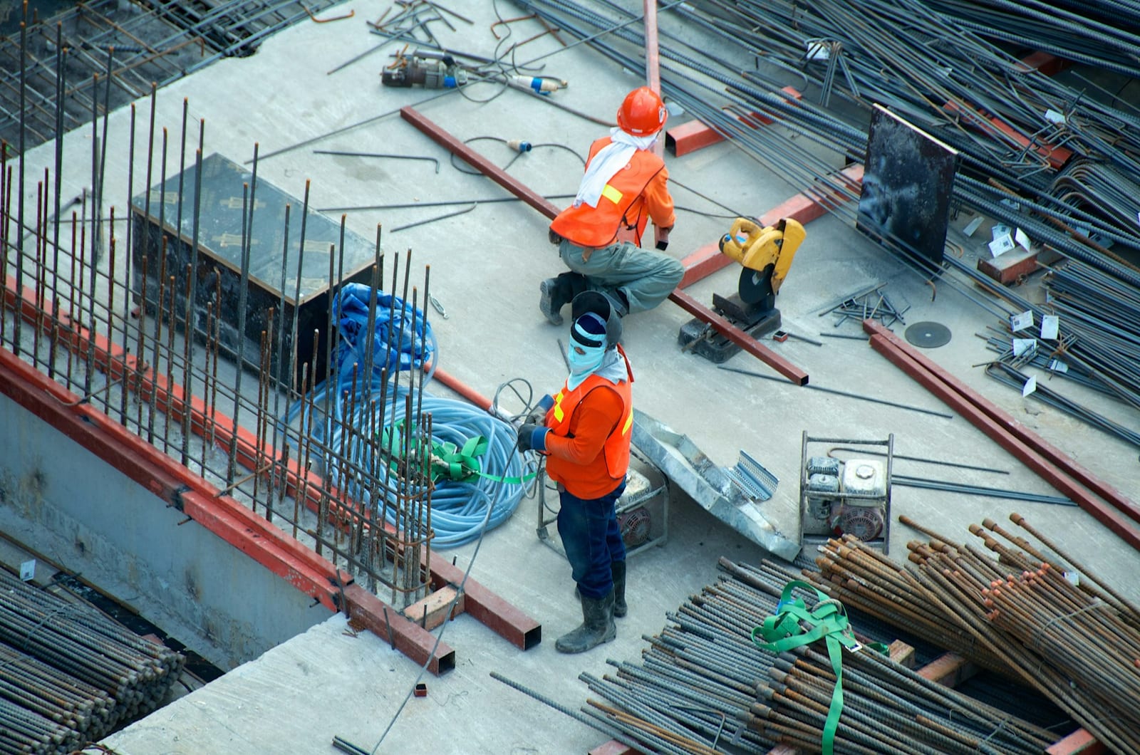 Steel fixers tying reinforcement on a CONQRA slab pour